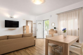 Theros Luxury Apartment